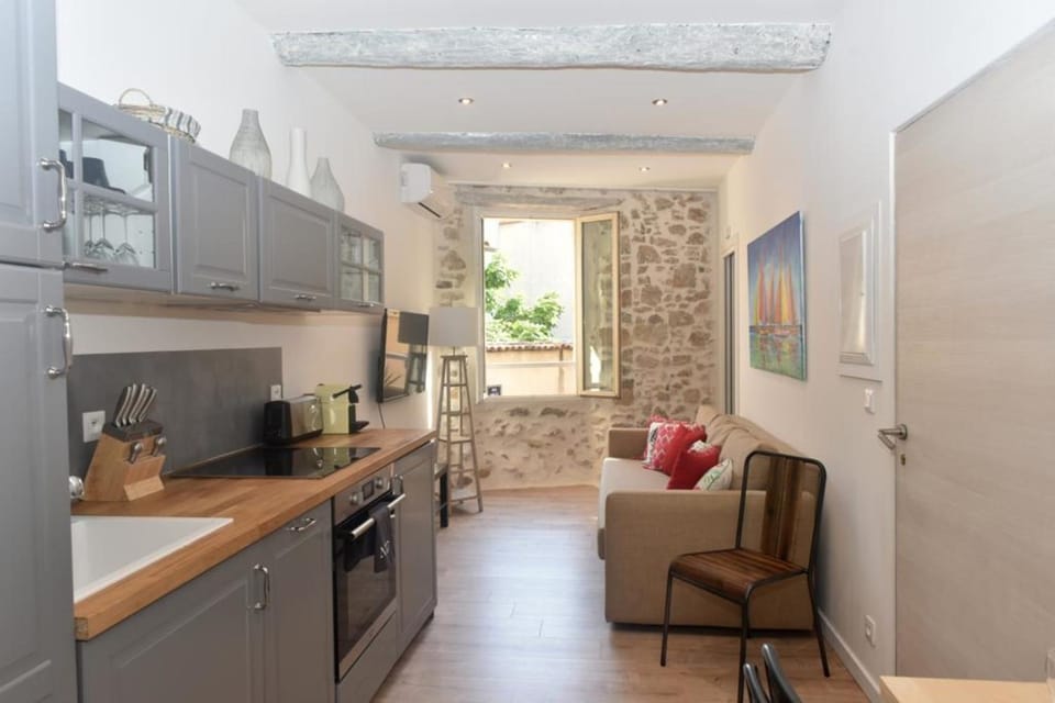Nice T2 in the historic center of Antibes Apartment in Antibes