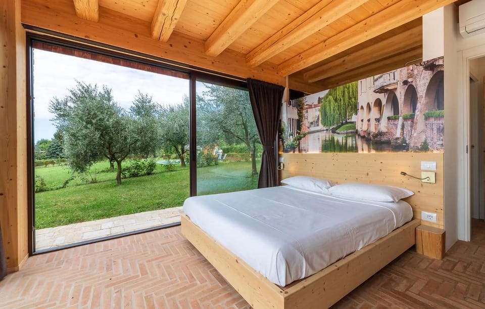 Bed, Day, Garden, View (from property/room), Balcony/Terrace, Photo of the whole room, Bedroom, Garden view