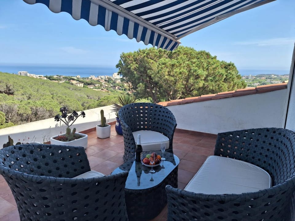 Patio, Natural landscape, View (from property/room), Balcony/Terrace, Seating area, Mountain view, Sea view