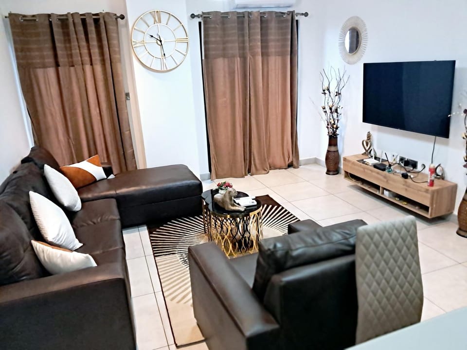 Elegant & Luxury Gem-5 Star Location -Pools Gym! Apartment in Accra