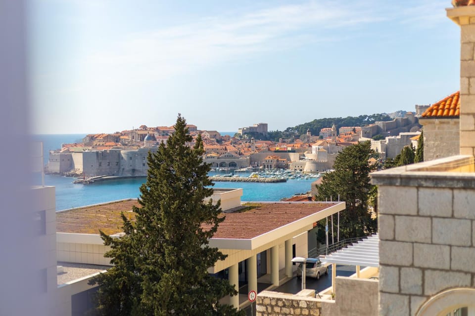 City view, Sea view