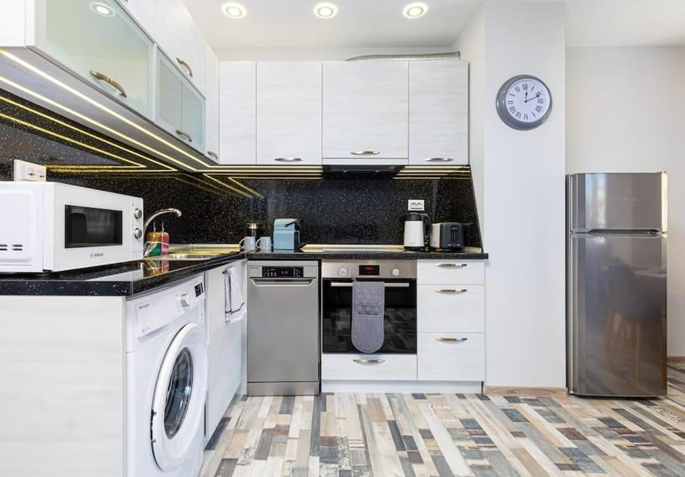 Kitchen or kitchenette, washing machine