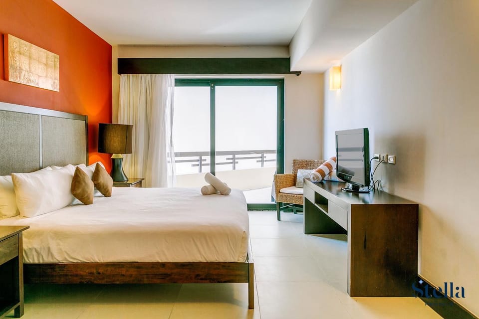 Bed, TV and multimedia, Bedroom