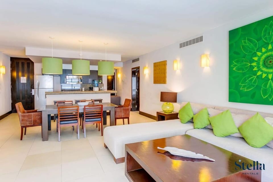 Top Beachfront Complex Private Patio & Shared Pool Apartment in Playa del Carmen