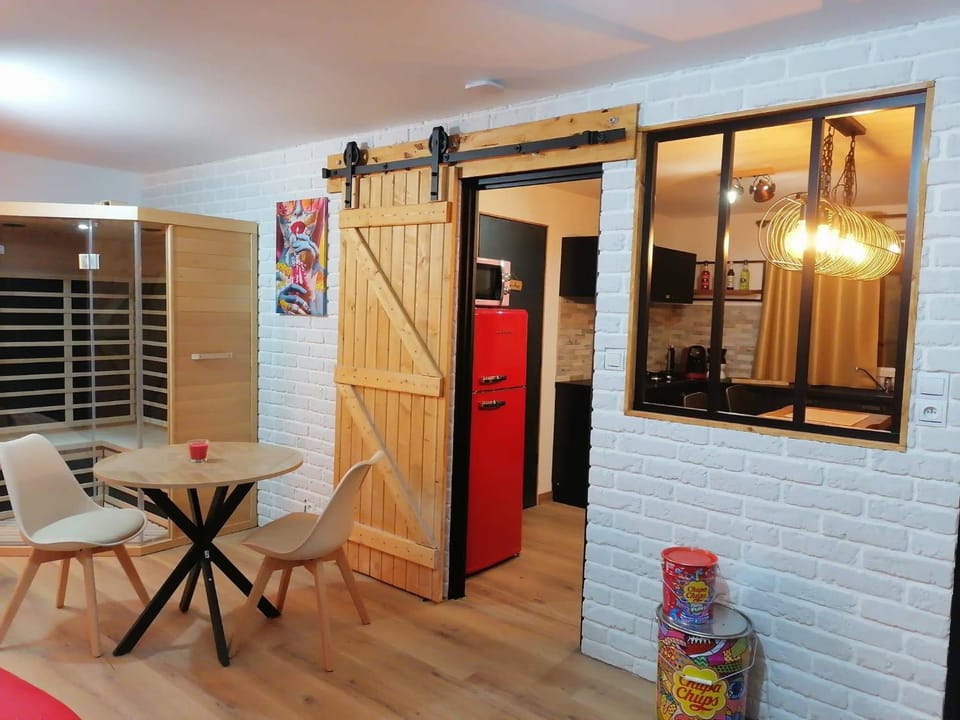 Maison Dco Pop Et Chaleureuse Avec Spa, Sauna House in Calais