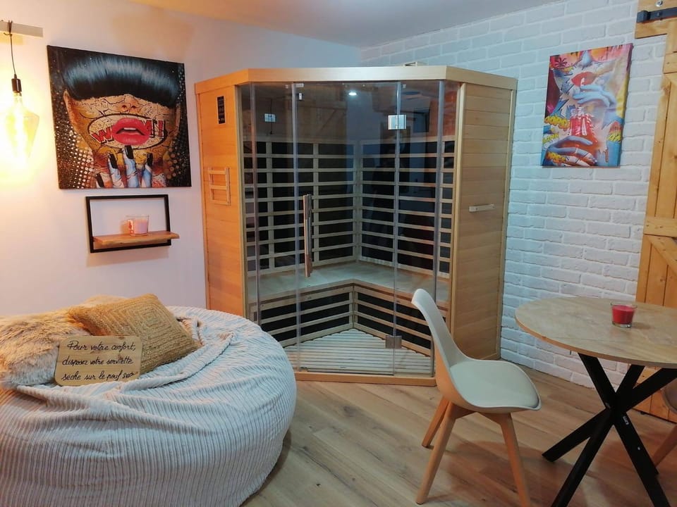 Maison Dco Pop Et Chaleureuse Avec Spa, Sauna House in Calais