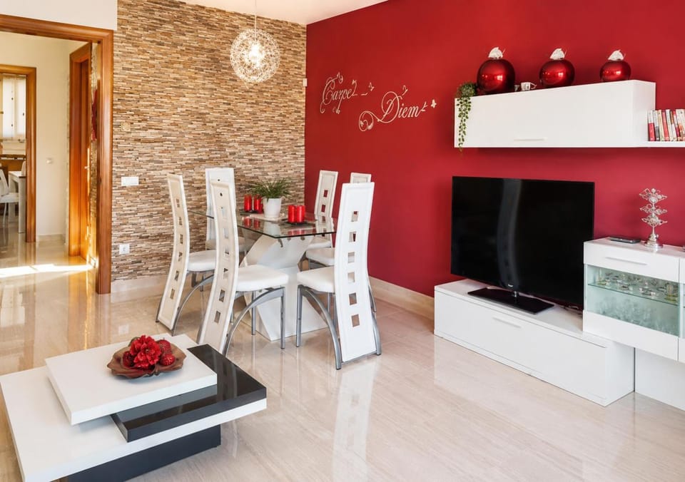 TV and multimedia, Living room, Seating area, Dining area