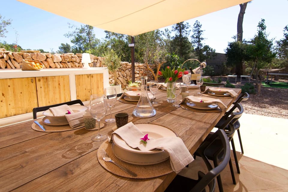Patio, Day, Garden, Balcony/Terrace, Dining area