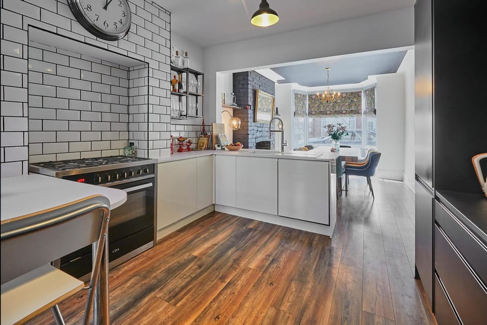 Kitchen or kitchenette, Dining area, pet friendly, stove