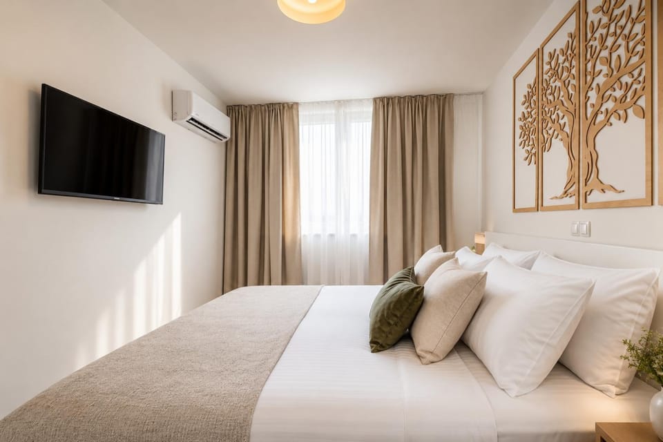Bed, TV and multimedia, Bedroom, air conditioner