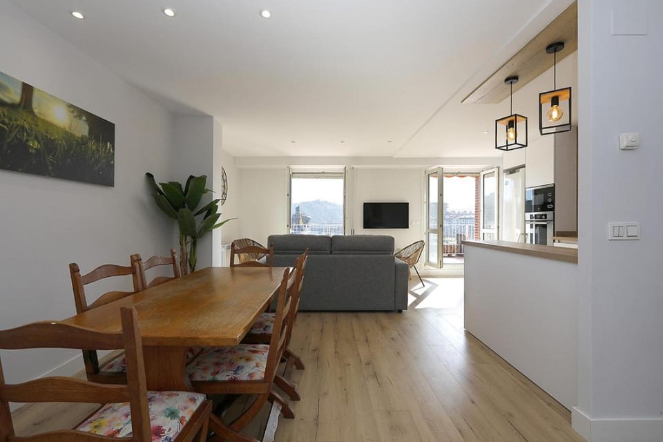 Communal lounge/ TV room, TV and multimedia, Kitchen or kitchenette, Dining area