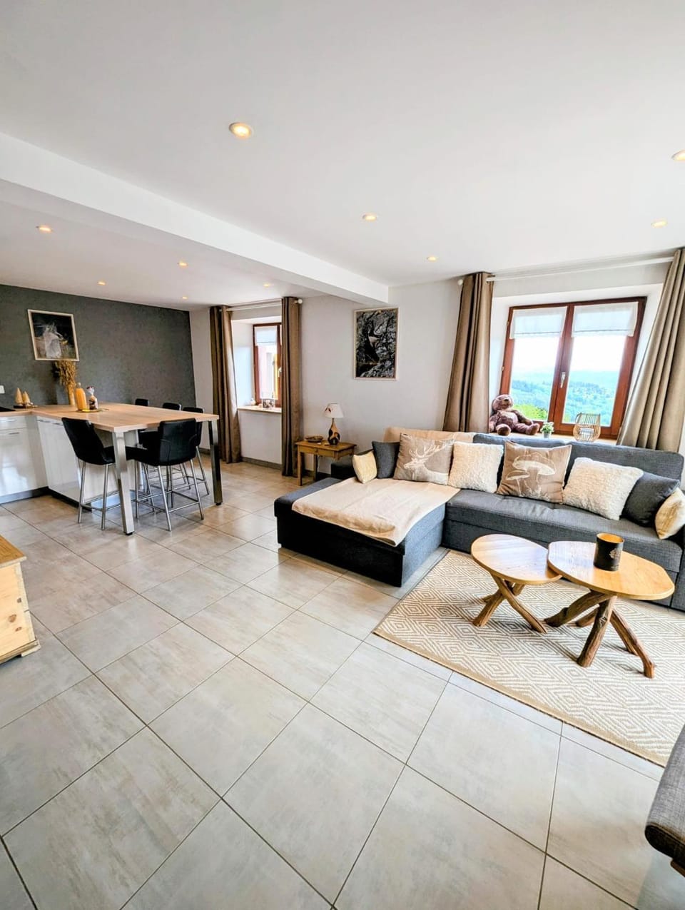 Living room, Dining area