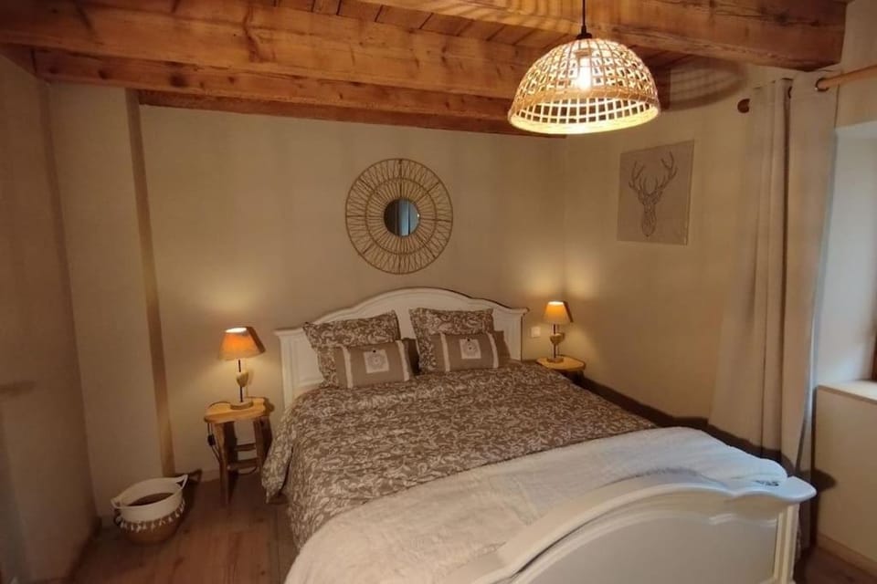 Bed, Photo of the whole room, Bedroom
