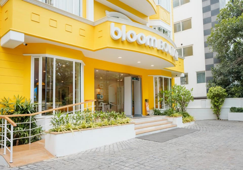 Property building, Facade/entrance
