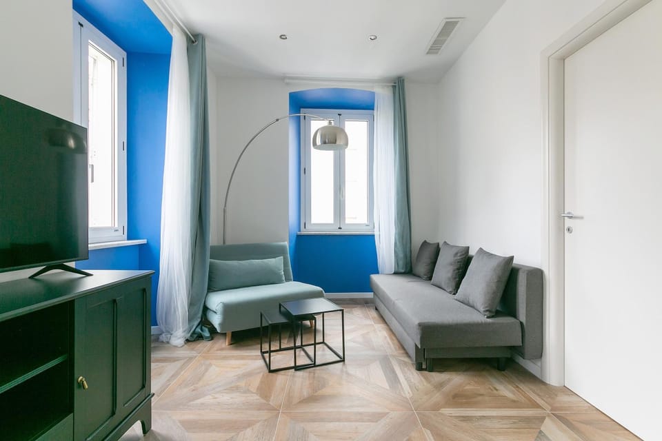 Bed, TV and multimedia, Living room
