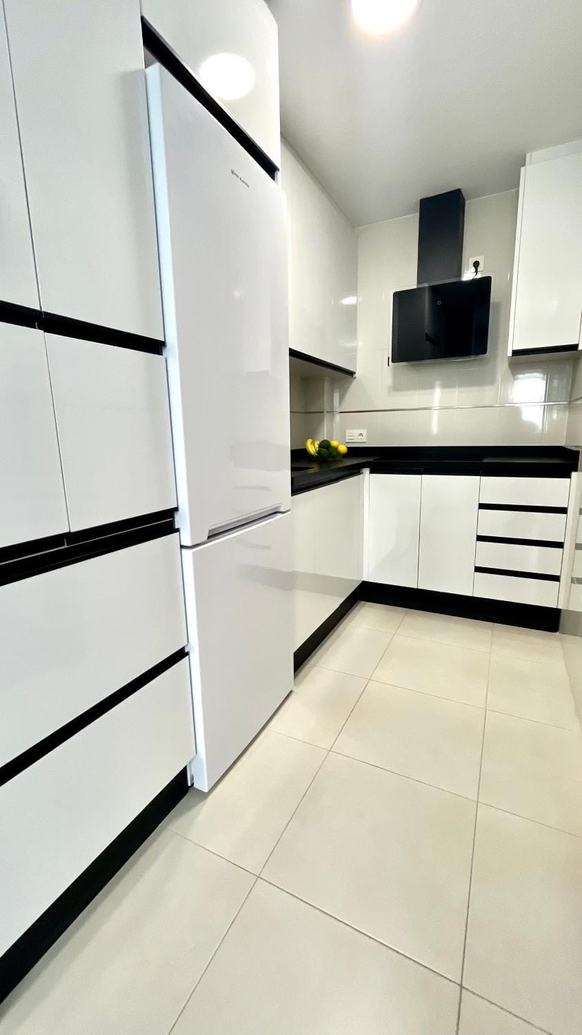 Kitchen or kitchenette, minibar, stove