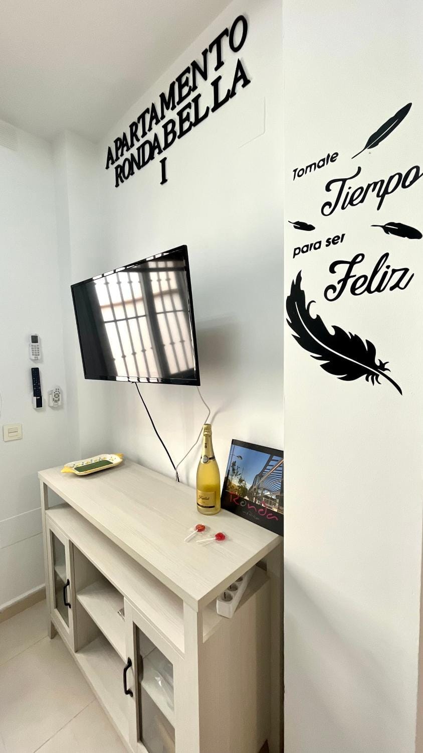 TV and multimedia, Text overlay, hair dresser