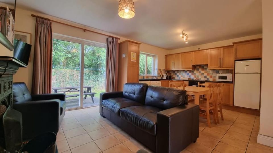 Kitchen or kitchenette, Living room, Seating area, Dining area, dishwasher, minibar, pet friendly, stove