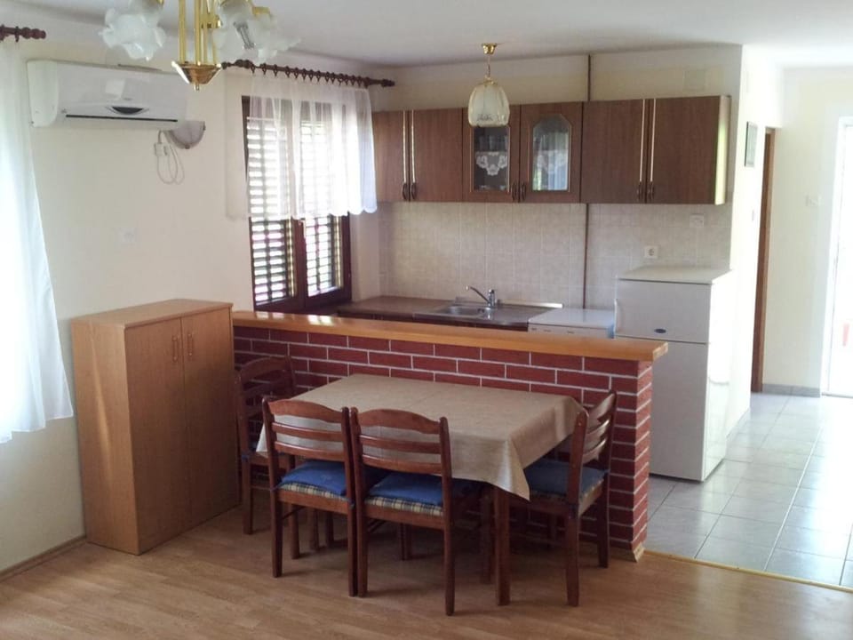 Apartmani Kenđel 2 Apartment in Tisno