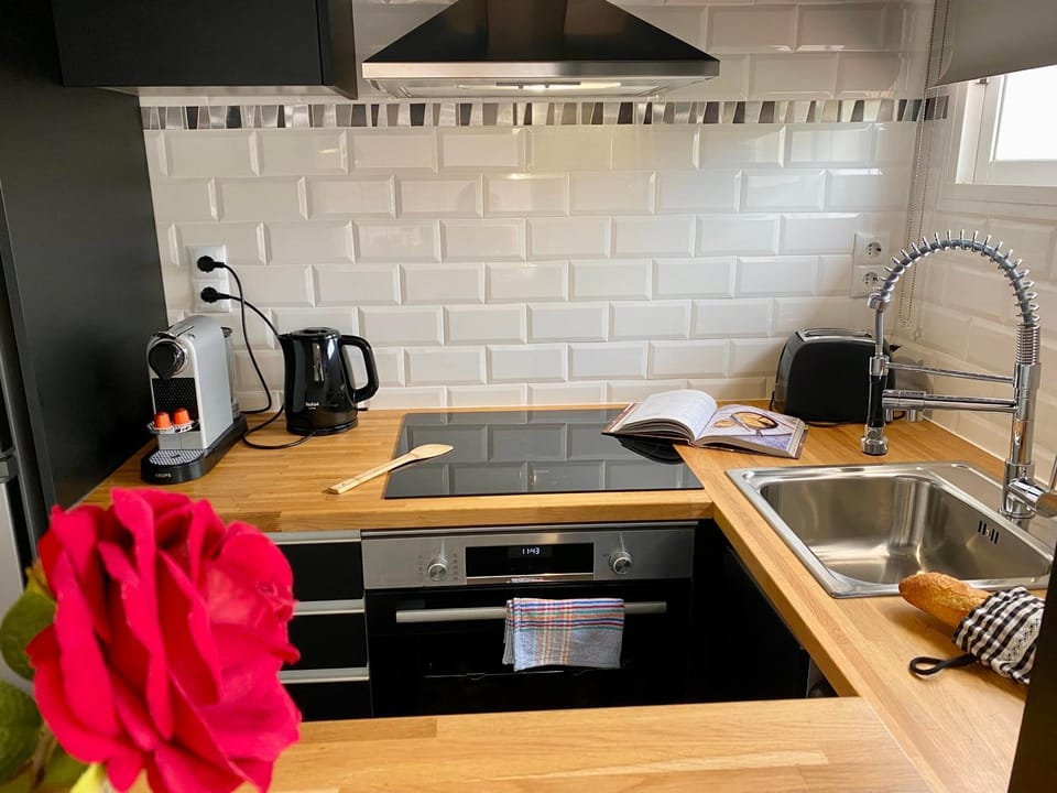 Coffee/tea facilities, kitchen
