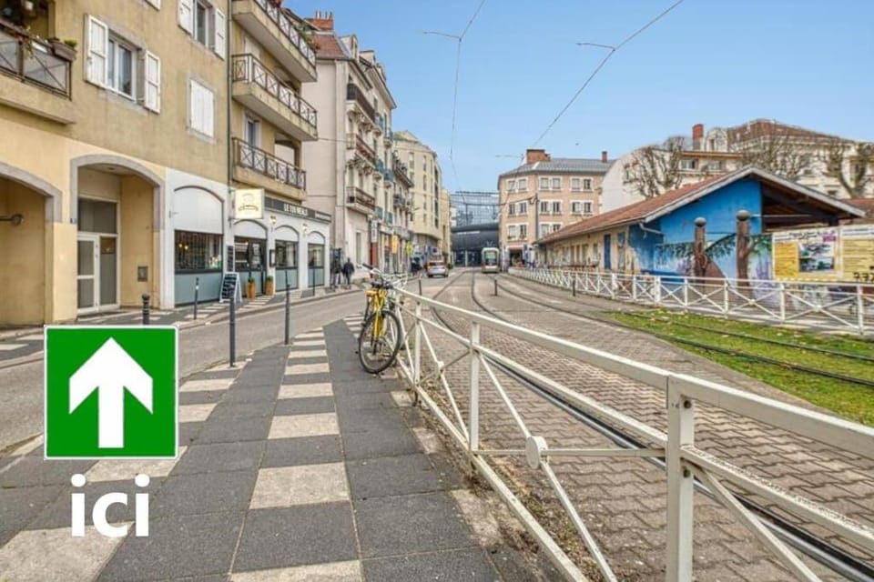 Property building, Day, Neighbourhood, Street view, Location