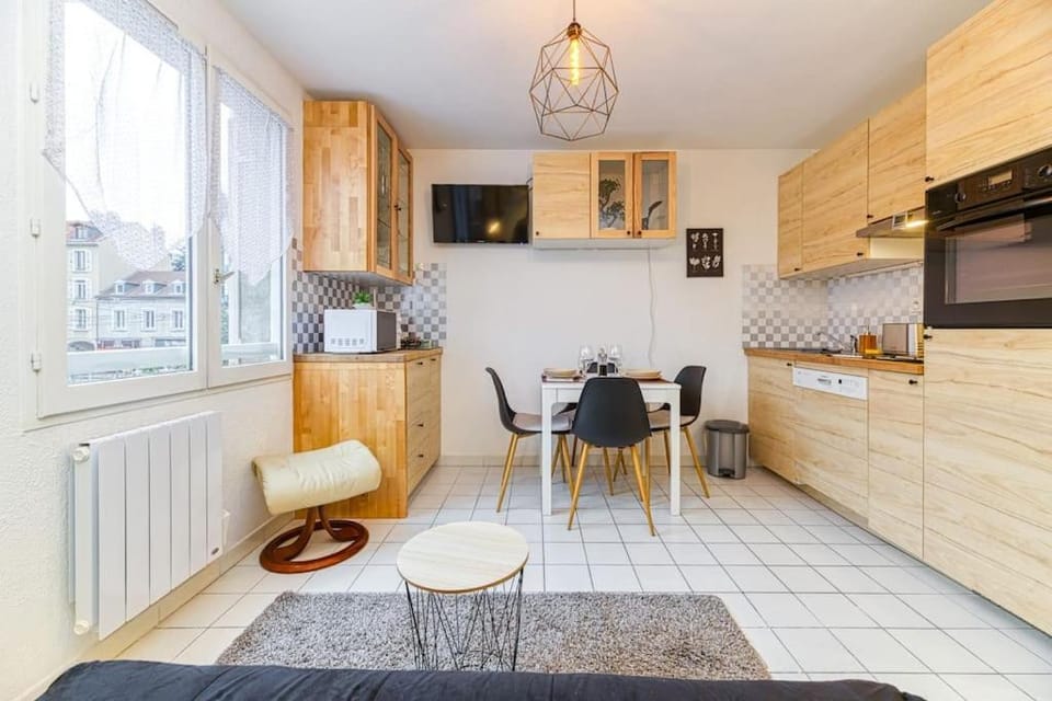 TV and multimedia, Kitchen or kitchenette, Living room, Seating area, Dining area, minibar, pet friendly, stove