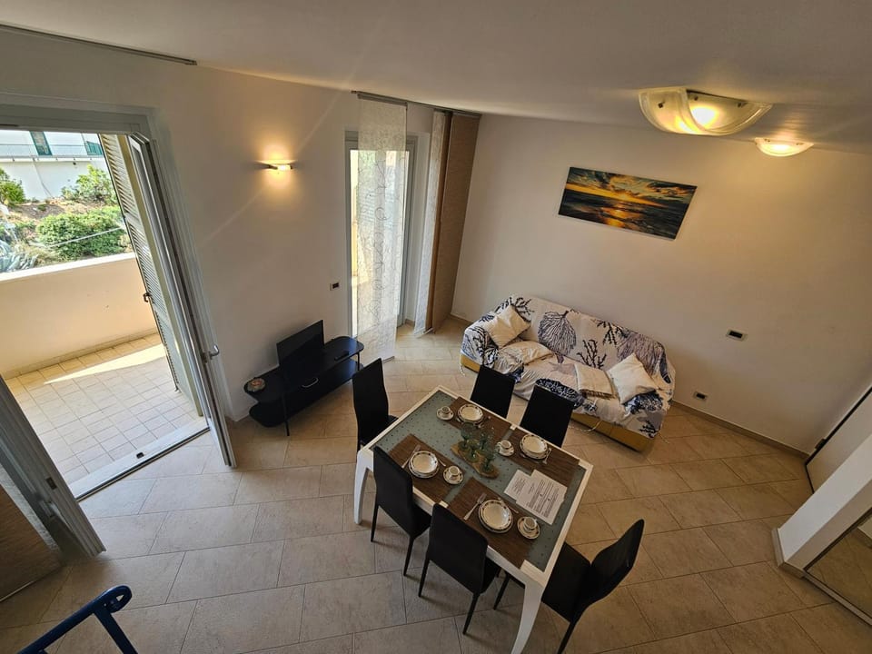 TV and multimedia, Living room, Dining area