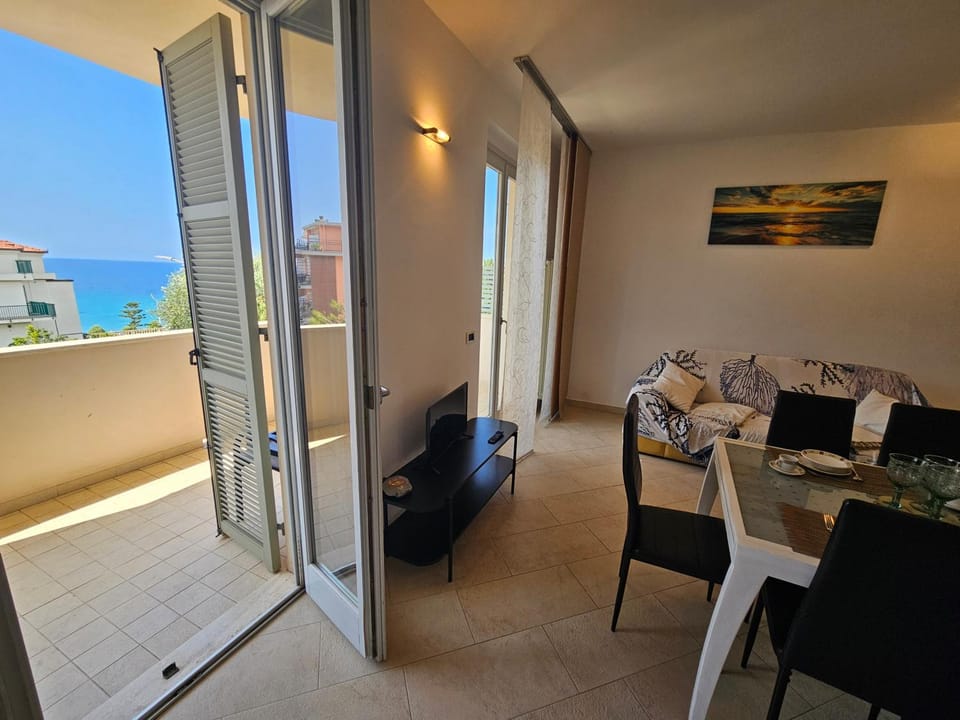 TV and multimedia, View (from property/room), Balcony/Terrace, Dining area