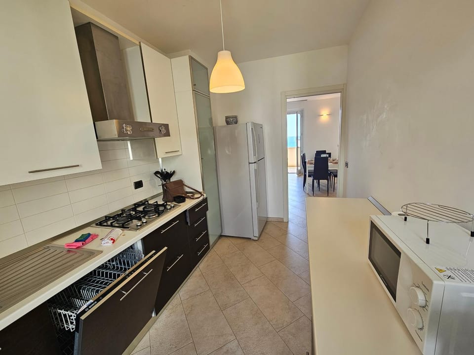Kitchen or kitchenette, dishwasher, microwave