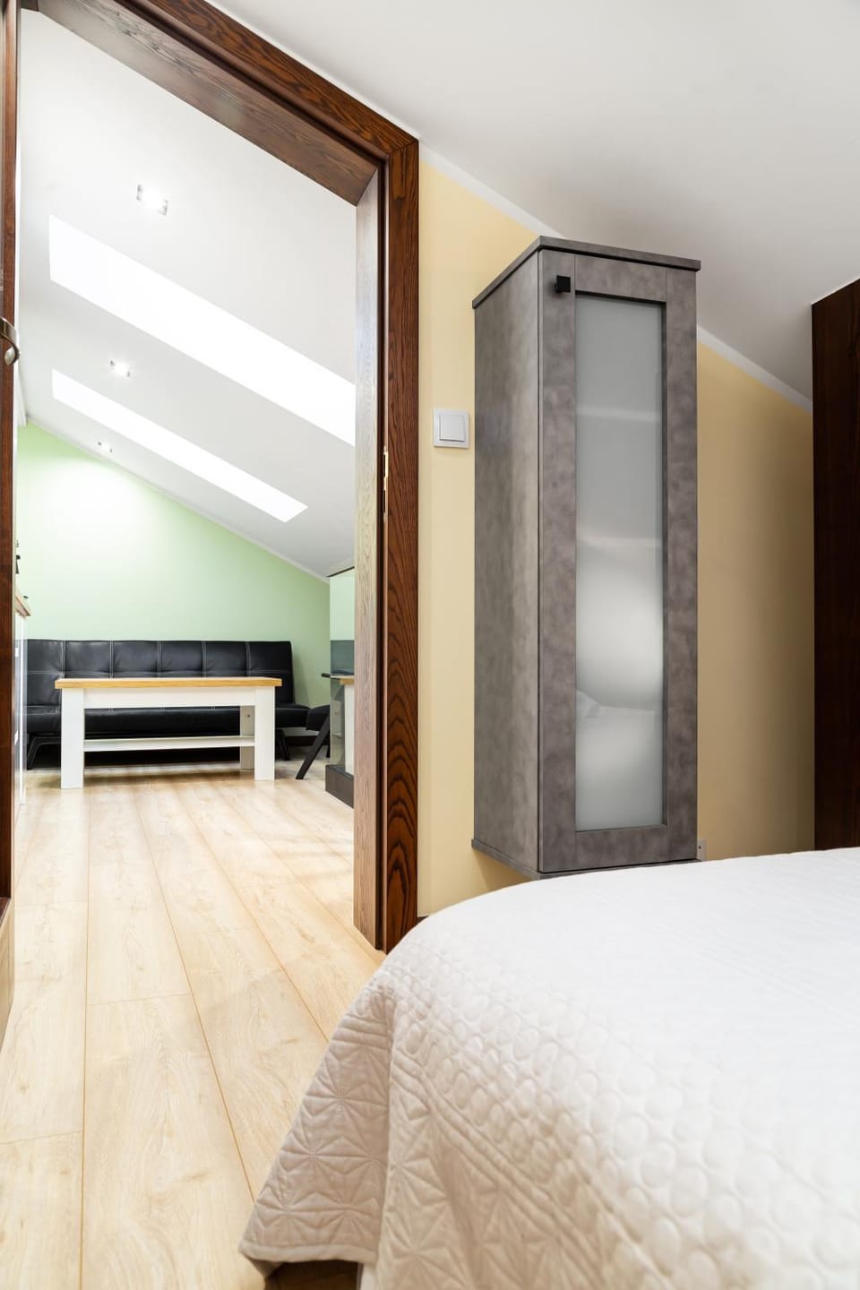 Photo of the whole room, Bedroom