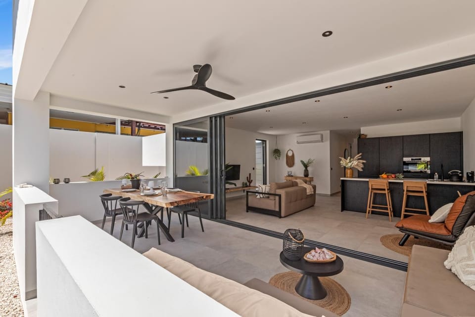 Patio, Balcony/Terrace, Kitchen or kitchenette, Living room, Seating area