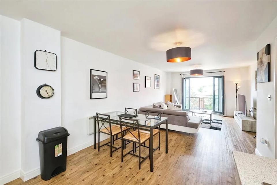 Kitchen or kitchenette, Photo of the whole room, Dining area