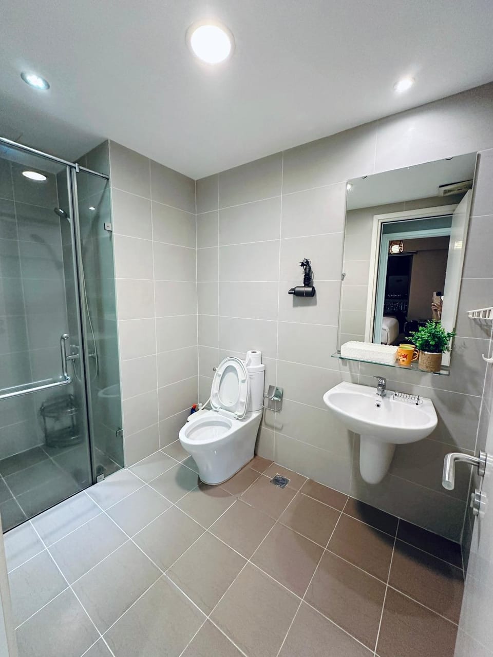 Shower, Toilet, Bathroom, bidet, towels