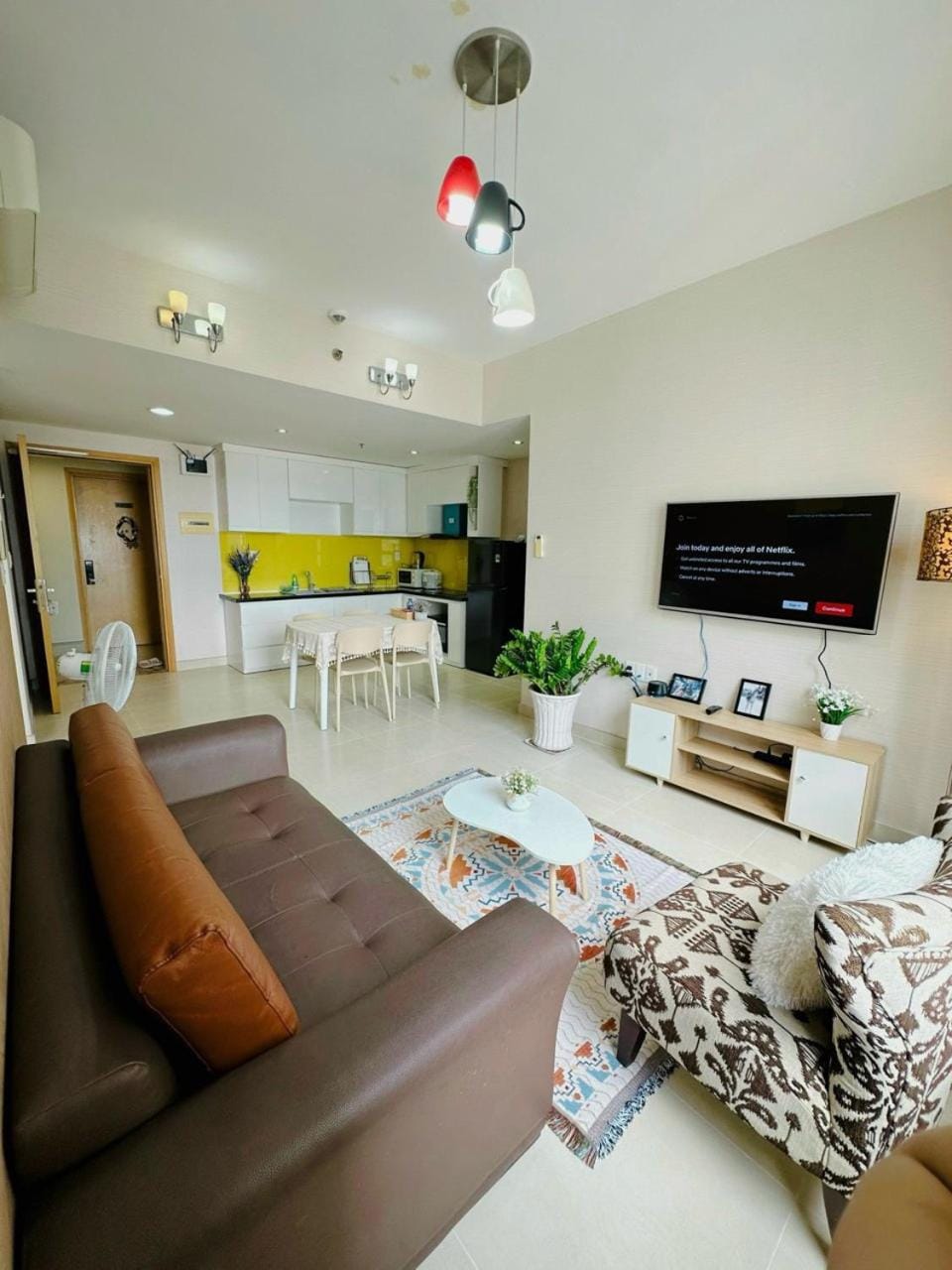 Communal lounge/ TV room, TV and multimedia, Kitchen or kitchenette, Living room, Seating area, Dining area, Evening entertainment