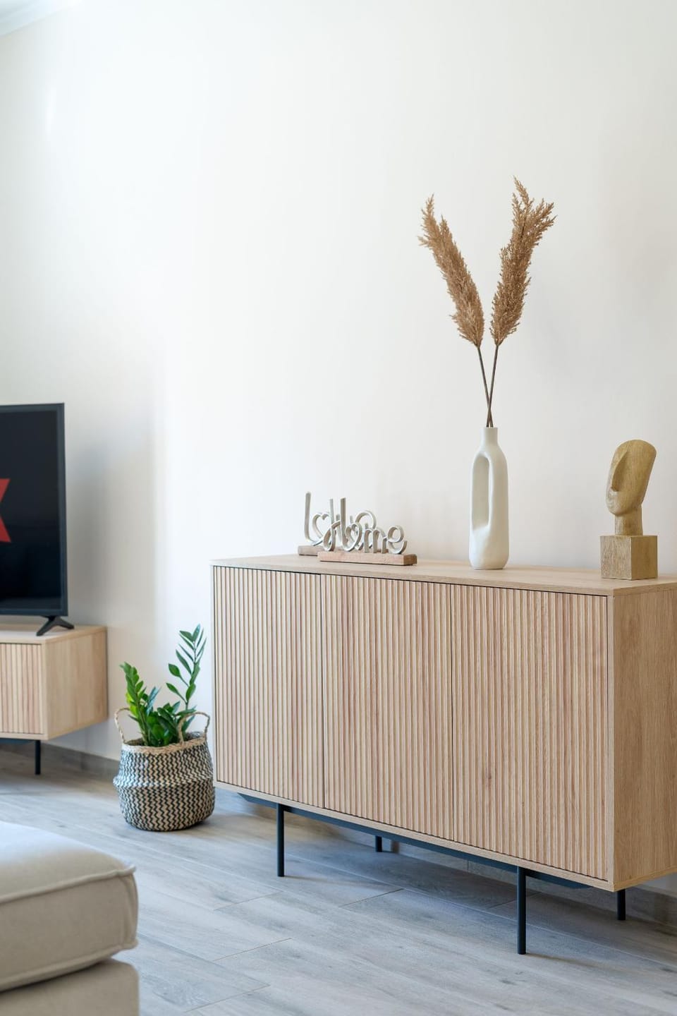 Communal lounge/ TV room, TV and multimedia, Living room, Seating area, Evening entertainment