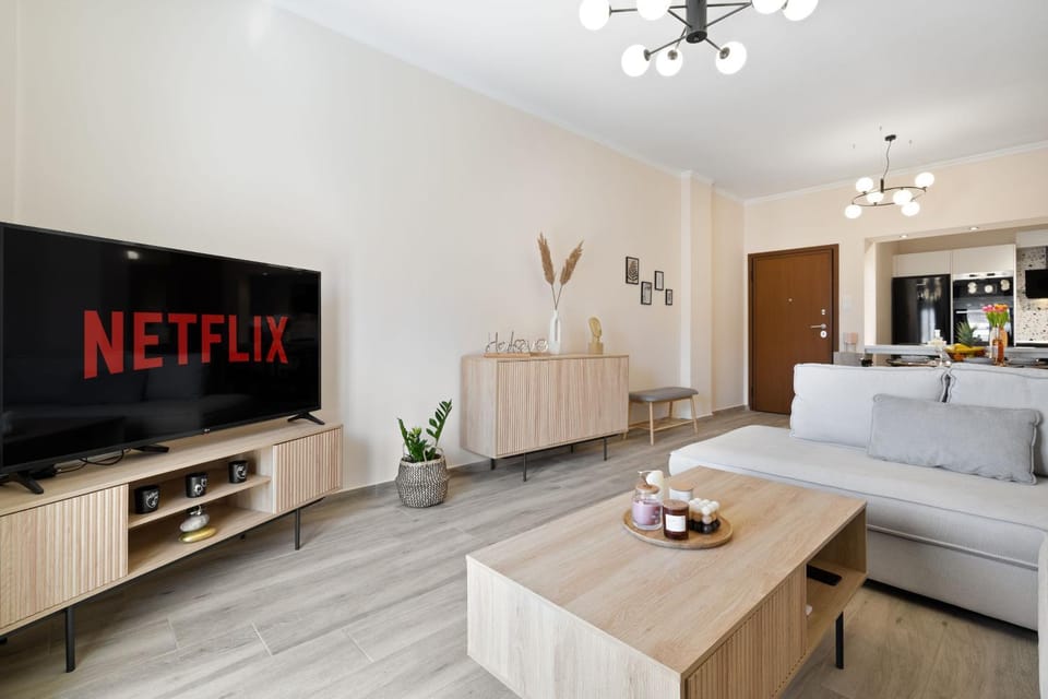 Communal lounge/ TV room, TV and multimedia, Living room, Seating area, Dining area, Evening entertainment