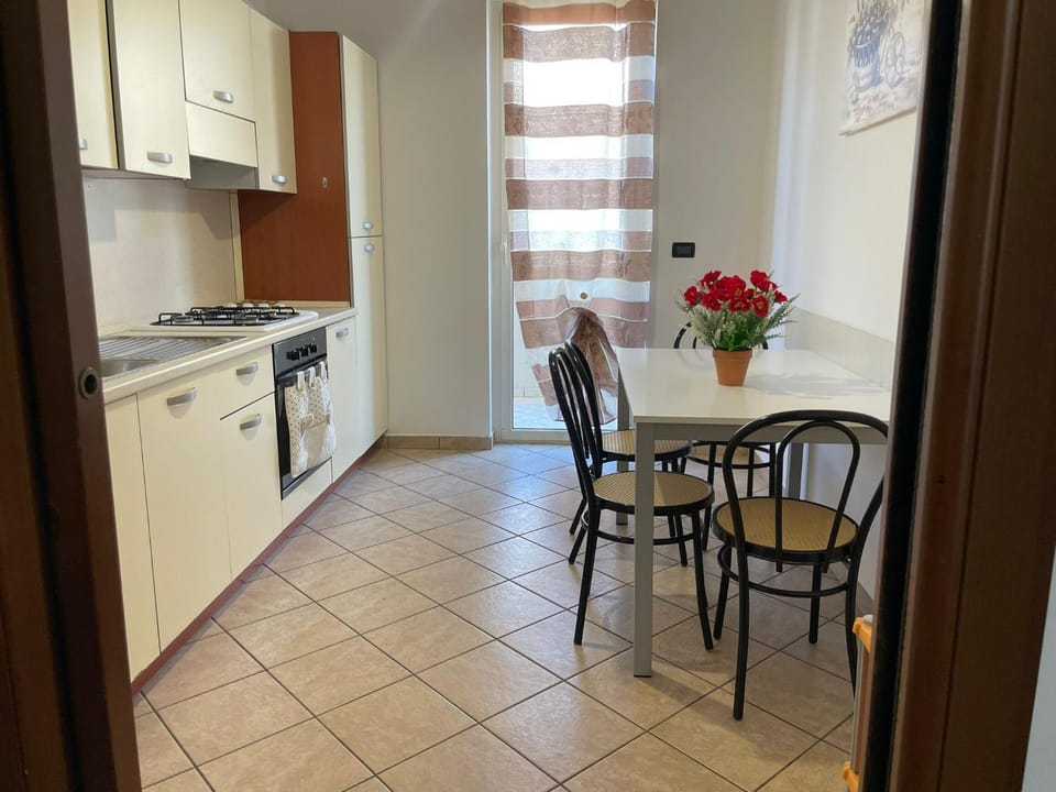 Dining area, dishwasher, stove