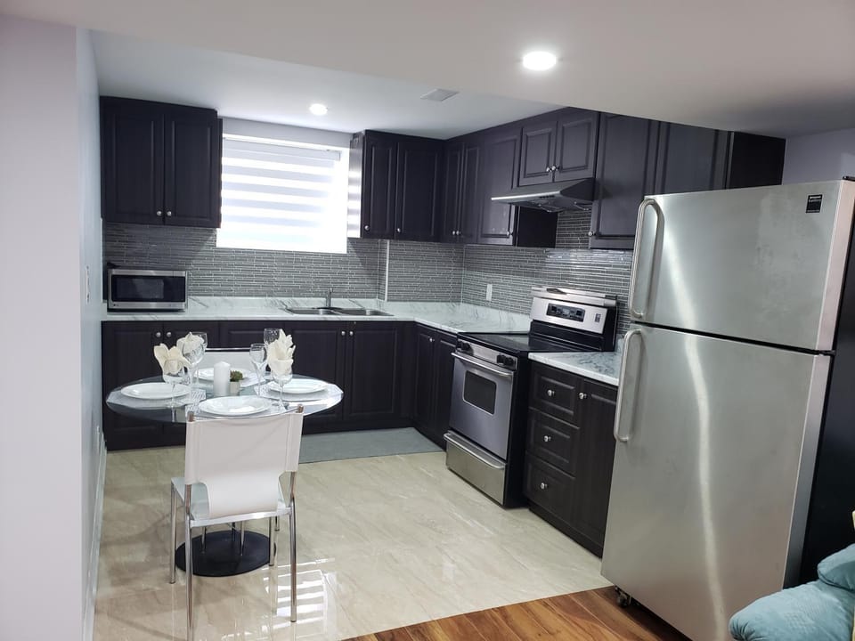 Kitchen or kitchenette, Dining area, minibar, pet friendly, stove, toaster