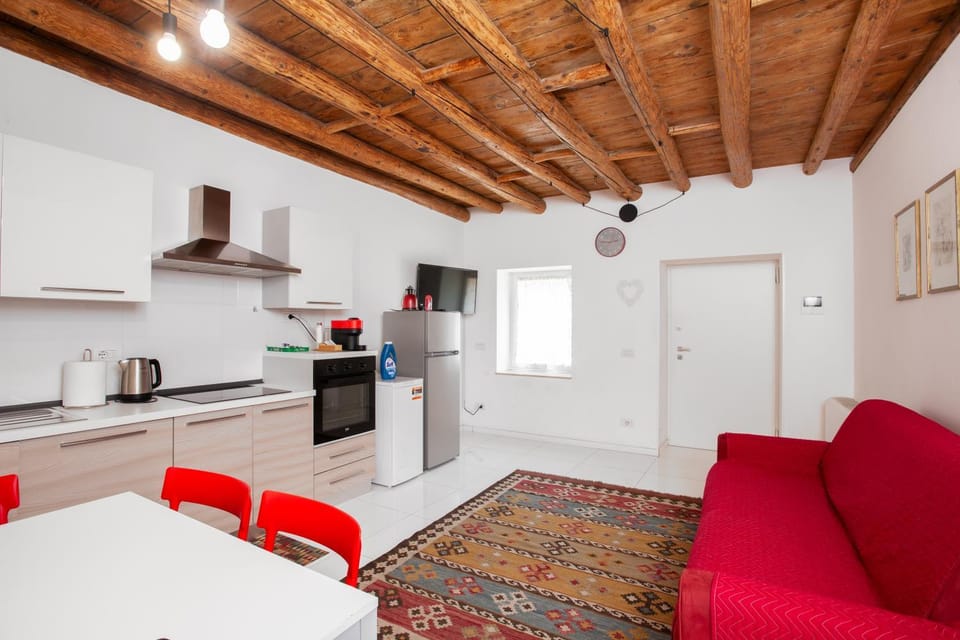 Kitchen or kitchenette, Living room, Seating area, Dining area, oven, stove