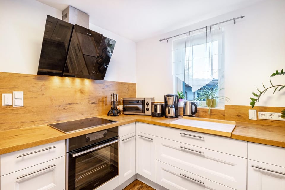 Kitchen or kitchenette, Living room