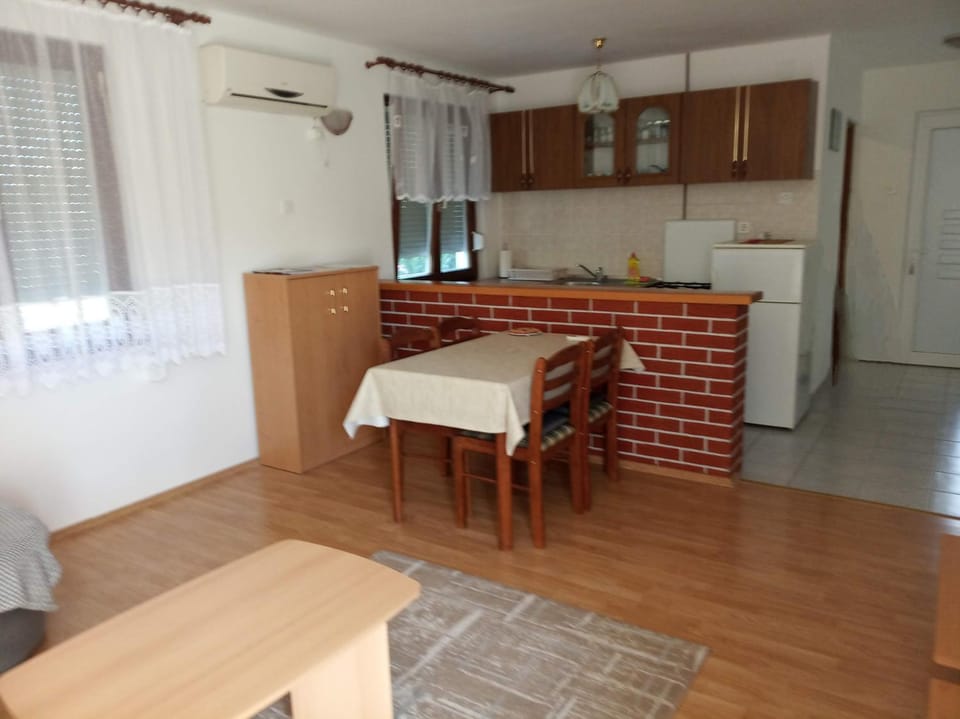 Apartmani Kenđel 1 Apartment in Tisno