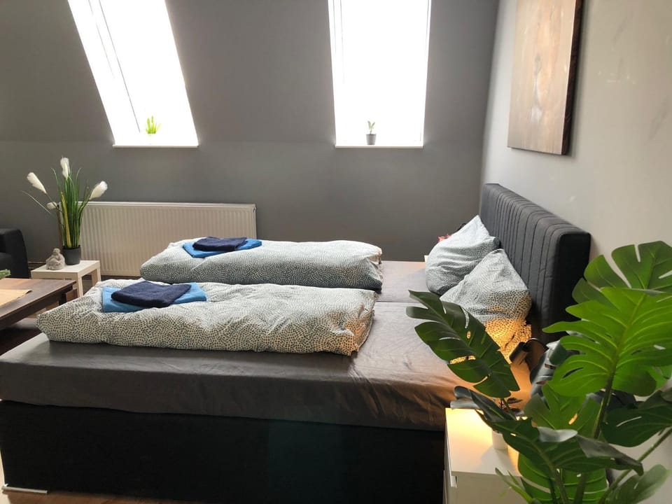 Bed, View (from property/room), Living room, Photo of the whole room, Seating area, Bedroom, towels