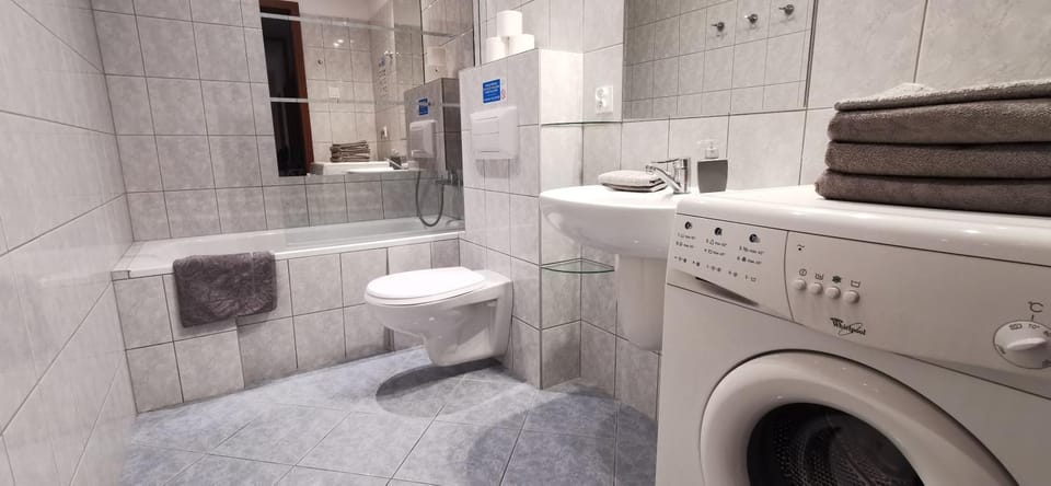 Toilet, Bathroom, Bath, washing machine
