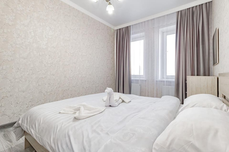 Bed, towels