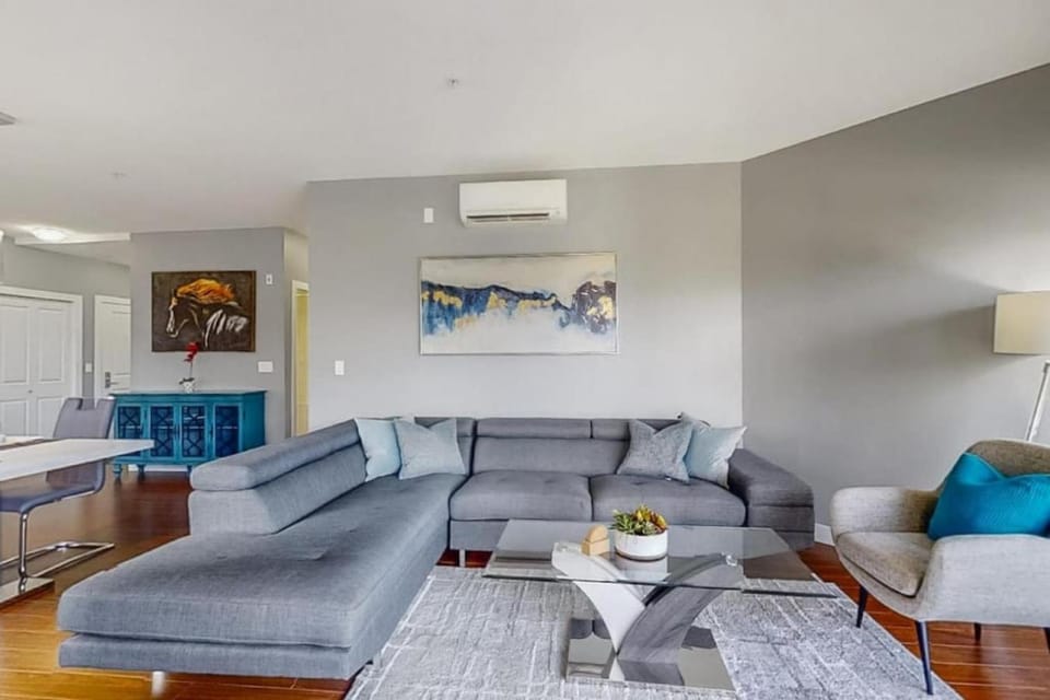 Luxury Getaway at Copper Sky 104 Apartment in West Kelowna