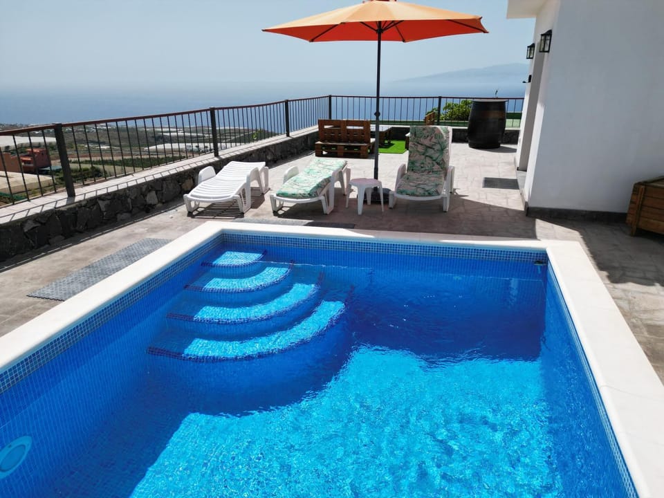 Sea view, Swimming pool, sunbed