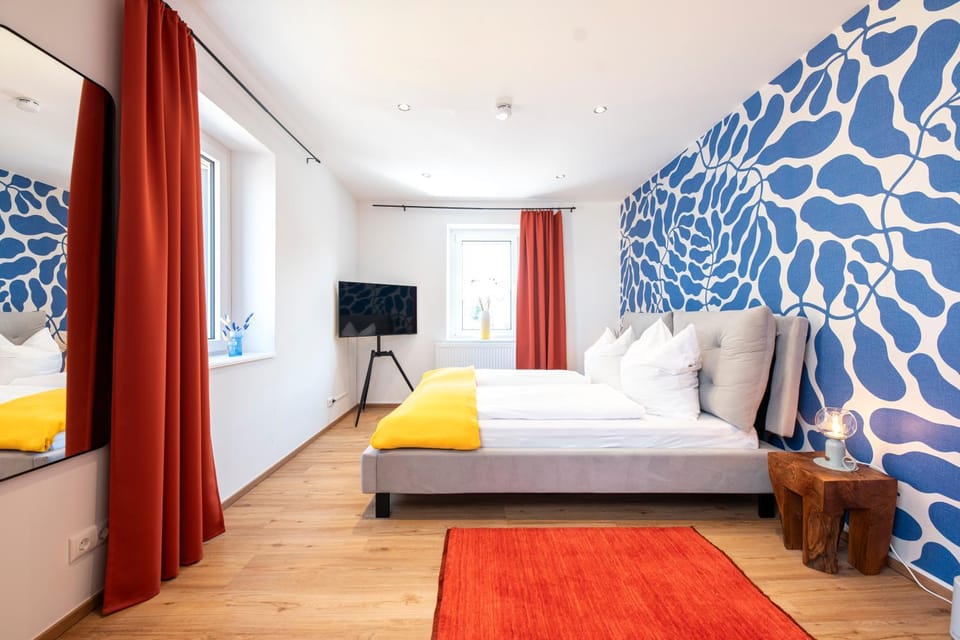 Bed, TV and multimedia, Photo of the whole room, Bedroom