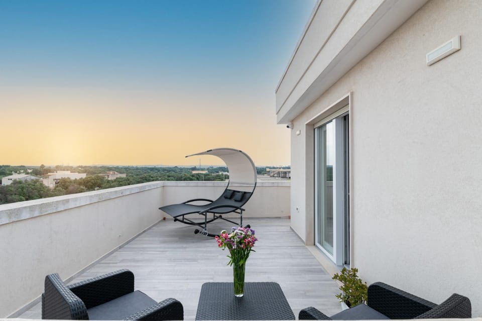 Patio, Natural landscape, View (from property/room), Balcony/Terrace, sunbed