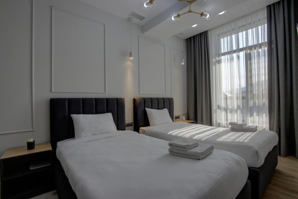 Bed, Photo of the whole room, Bedroom, towels