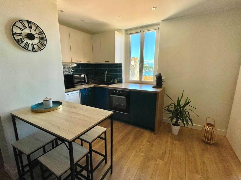 IVS Andreossy Vue mer et montagne pour 4 Apartment in Antibes